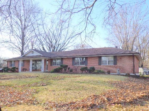 NEED TWO MASTER BEDROOM SUITES ON THE MAIN LEVEL? LOOK NO FURTHER. THIS LOW MAINTENANCE, 2003 S/F BRICK BEAUTY HAS 5 BEDROOMS, 3 FULL BATHS & 2 FIREPLACES ON THE MAIN FLOOR! ALL ON A 1/3+ ACRE LOT. THE KITCHEN HAS LOVELY MEDIUM STAINED CABINETRY, WHITE UPDATED APPLIANCES-A BOSCH GAS STOVE, FISHER PAYKEL 2 DRAWER D/W, SILESTONE  SOLID SURFACE COUNTERS, PANTRY, LAMINATE FLOORING & IS OPEN TO THE FAM ROOM. FROM THERE, WALK OUT TO THE PARK LIKE BACKYARD WITH LOTS OF SPACES FOR ENJOYING THE OUTDOORS & ENTERTAINING. SOME OF THE FEATURES THIS FINE HOME HAS TO OFFER ARE: LOTS OF CROWN MOLDING, 6 PANEL DOORS THRU-OUT, UPDATED HALL BATH WITH ADULT HEIGHT BOWL & VANITY, ATTIC FAN, HUGE W/I CLOSET IN MASTER BR1, 4 YR OLD HWH, ROOF TURBINES, POCKET DRS, O/S 2 CAR GAR, 2ND FAM RM W/DRY BAR & 1/2 BATH IN L/L, GLASS BLOCK WINDOWS, HIGH EFFICIENCY FURN & A/C, WOODS WATERPROOFING SYSTEM FOR A DRY BASEMENT, LOTS OF STORAGE, AGGREGATE PATIO & SIDEWALK PLUS TOO MUCH MORE TO MENTION! COME SEE FOR YOURSELF!