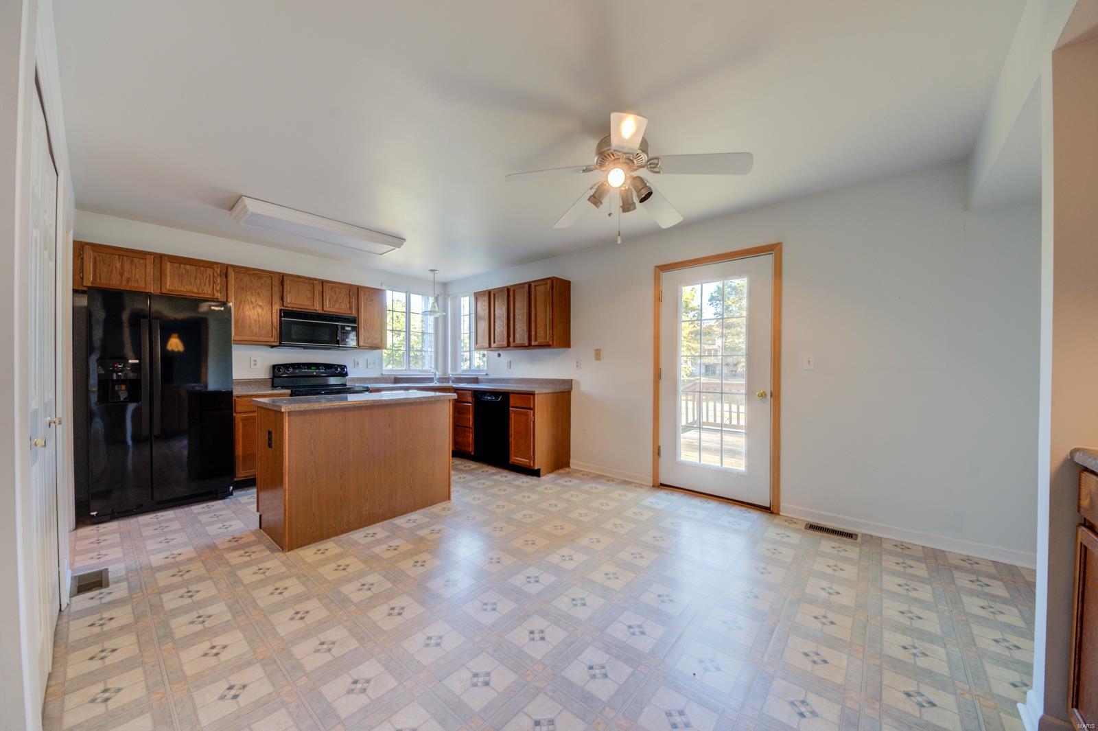 Twin Chimneys Village E Plum Grove - Residential