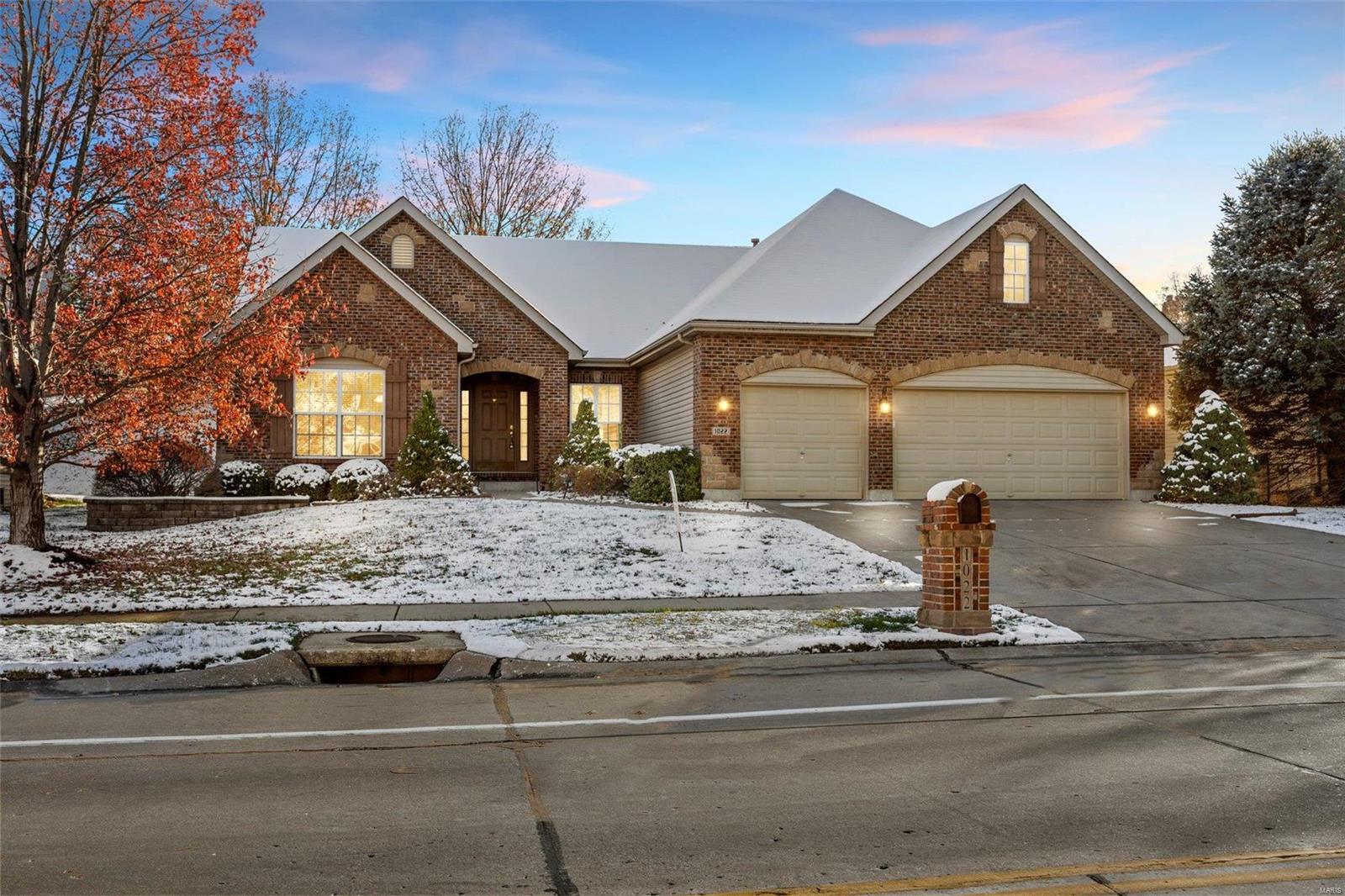 Open House December 15th 1-3pm. Stunning brick & stone ranch home in desirable Lake St. Louis! Featuring an oversized 3-car garage (30' x 22') and a split-bedroom layout. The spacious great room boasts a gas fireplace & vaulted ceiling, while the formal dining room, kitchen, and breakfast area provide ample space for entertaining. The primary suite is a private retreat with a HUGE walk-in closet, double sinks, and a separate tub & shower. Two additional bedrooms and a den/office are on the opposite side of the home. All appliances, including the refrigerator, washer, and dryer, stay. Unfinished basement offers endless possibilities. Enjoy community amenities like a pool, tennis courts, and clubhouse. A perfect blend of comfort and convenience in a highly sought-after location!