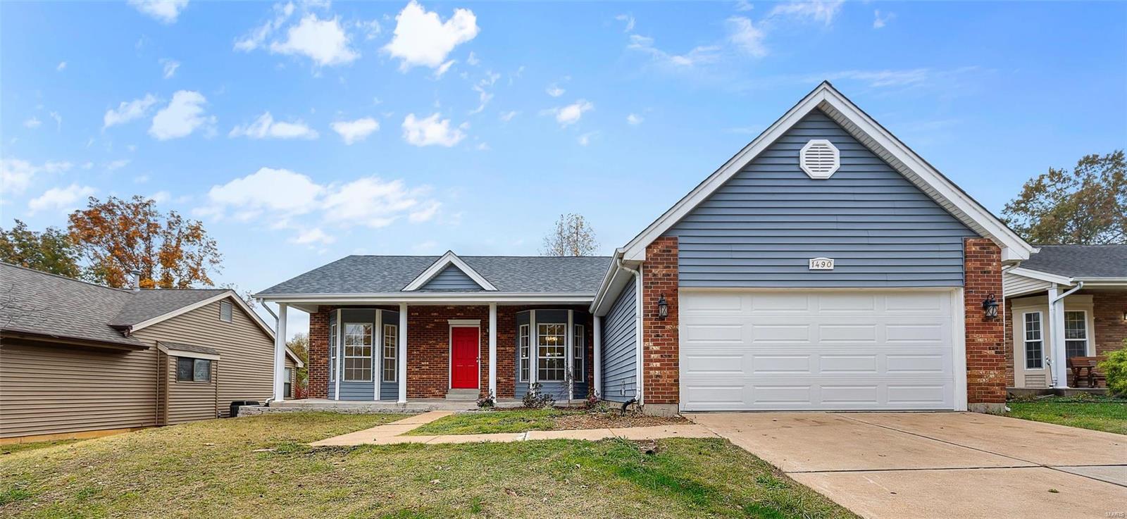 Stunning 3-bed, 3-bath home on the lake in Remington Oaks subdivision! Recently renovated with a new roof, several new windows, finished basement with additional full bathroom, brand new updated kitchen with stainless steel appliances, updated bathrooms, and composite deck. This home features vaulted ceilings, wood-style flooring and 2900 sq feet of total living space! Added bonuses include a main floor laundry just off the garage, updated light fixtures, and lots of natural sunlight. Enjoy beautiful lake views from the deck and direct access to walking trail leading to the clubhouse. Clubhouse amenities include a pool, tennis courts, gym, and more. Perfect for those seeking a modern home with outdoor living and community perks in the Rockwood School District.