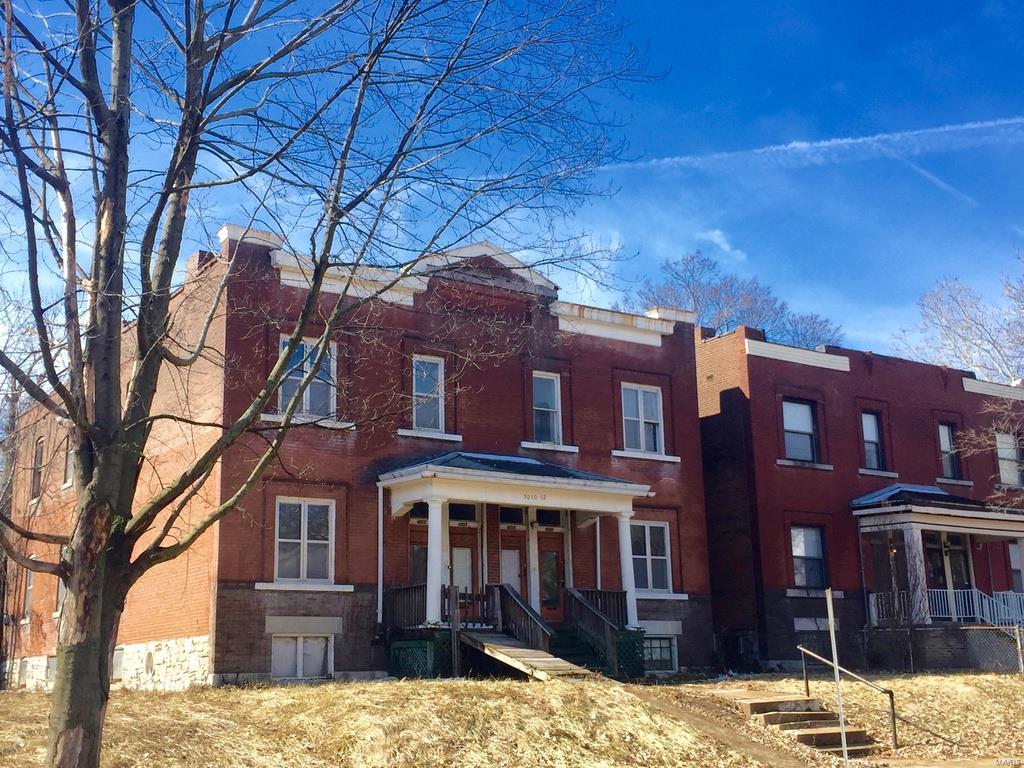 Great Investment opportunity.  This all brick four unit building is the investor's dream come true.  The building is need of renovations but once completed it will be an amazing income producing property.  Each unit has two bedrooms, a bathroom, living room and kitchen.  There is a large back yard.  The home is located near public transportation.  Don't miss out on this great investment!