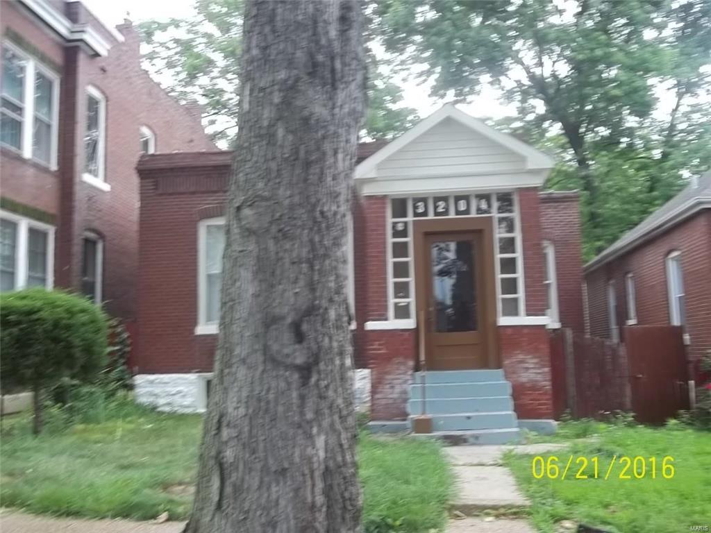 Brick bungalow with covered front porch. Large eat in kitchen with lots of cabinets and counter space. Very spacious large rooms. Lots of original wood work and old world charm. SpecialListingConditions: Foreclosure