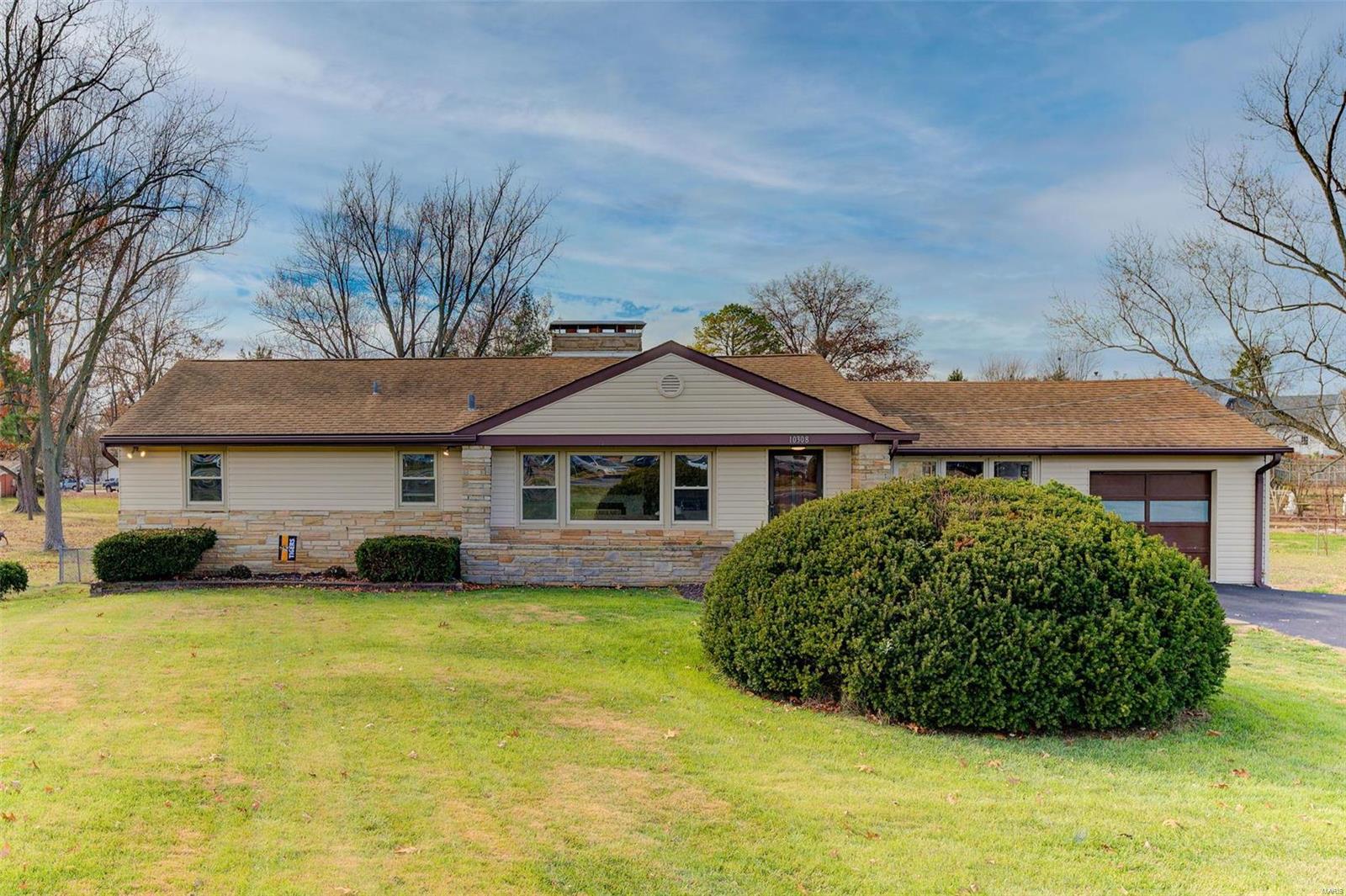 An affordable opportunity knocks! Don't miss this chance to buy into Lindbergh Schools. Nice, open living spaces, an updated kitchen, and a finished basement with a full bathroom mean flexibility and space for everyone. The yard is also much large than it appears since only a small portion of it is fenced.