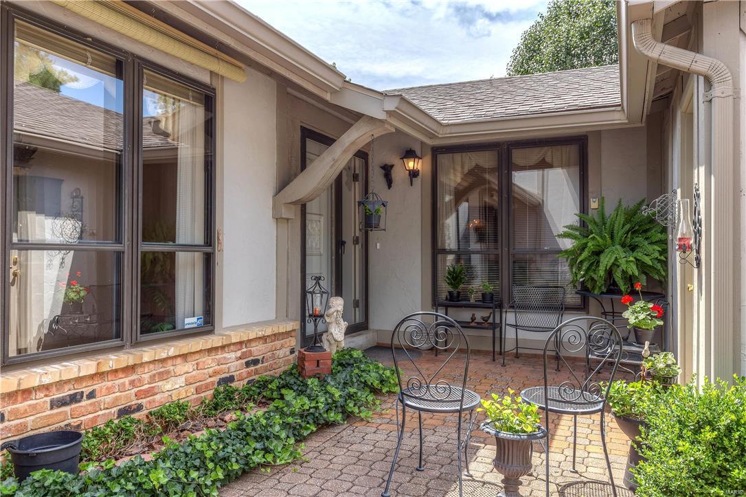Impressive condo in PRIVATE Mason Green community. Large, secluded courtyard leads to an inviting front entrance. Spacious interior with FABULOUS lake and patio views from every room! Vaulted great room with stunning fireplace. Spectacular deck off of great room has more lake views and room for entertaining. Main floor master suite. Walk out finished lower level has a large family and entertainment area with separate bedroom and full bath. Step out of the sliding doors to a private patio and beautiful views. This fabulous property has it all! Very few units come available in this premier community, so act fast!