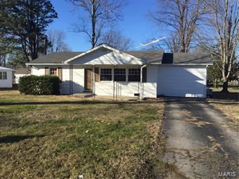 Affordable Living! Located on a spacious lot surrounded by many trees. This 3 bedroom 1 bath home is all electric with an eat in kitchen. Large rooms great for family living. Plenty of outdoor space to play and garden. SpecialListingConditions: Foreclosure