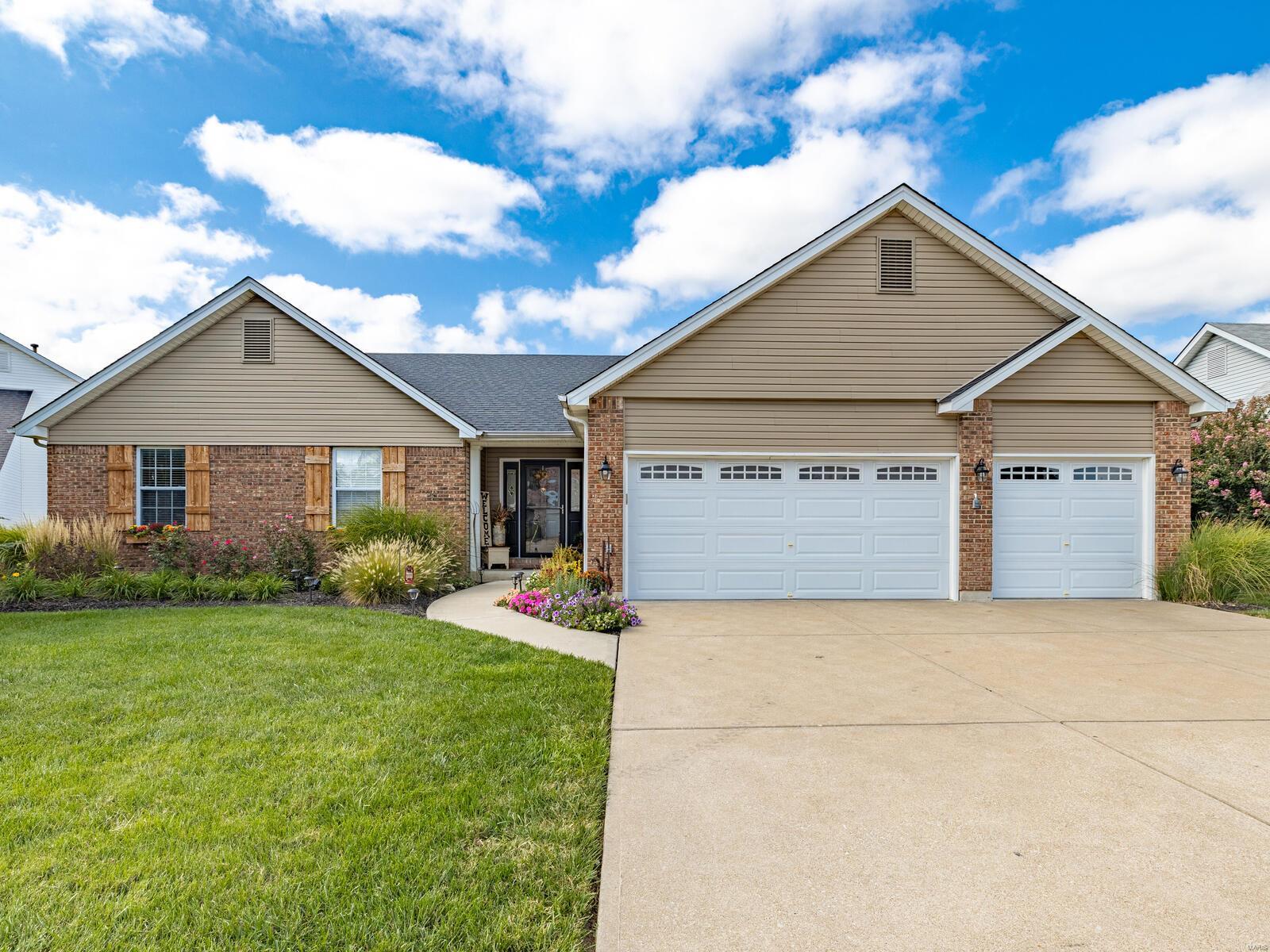 Showings start at 11 a.m.  9/26/20. 
MUST SEE! Gorgeous Ranch style home in Wentzville with an amazing in-ground pool. This 3 bed 3.5 bath home has so much to offer.  Walks into an open floor plan with beautiful laminate flooring throughout the main level. In the family room, you will find vaulted ceilings. The eat-in kitchen has a breakfast bar with custom cabinetry. Master Bedroom Suite has a walk-in closet with a generous size bathroom with a separate tub/shower. Large finished lower level with Rec Room also has 3 additional sleeping areas, with 1.5 bathrooms, and a workshop area. The backyard is absolutely stunning. Has a covered seating area on the deck, pool, fenced yard. Perfect for entertaining friends & family. Don’t miss out! Schedule your showing TODAY!