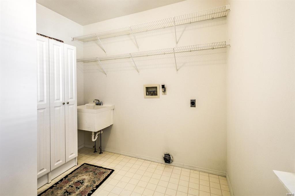 Est At Westchester Farm #3 - Residential