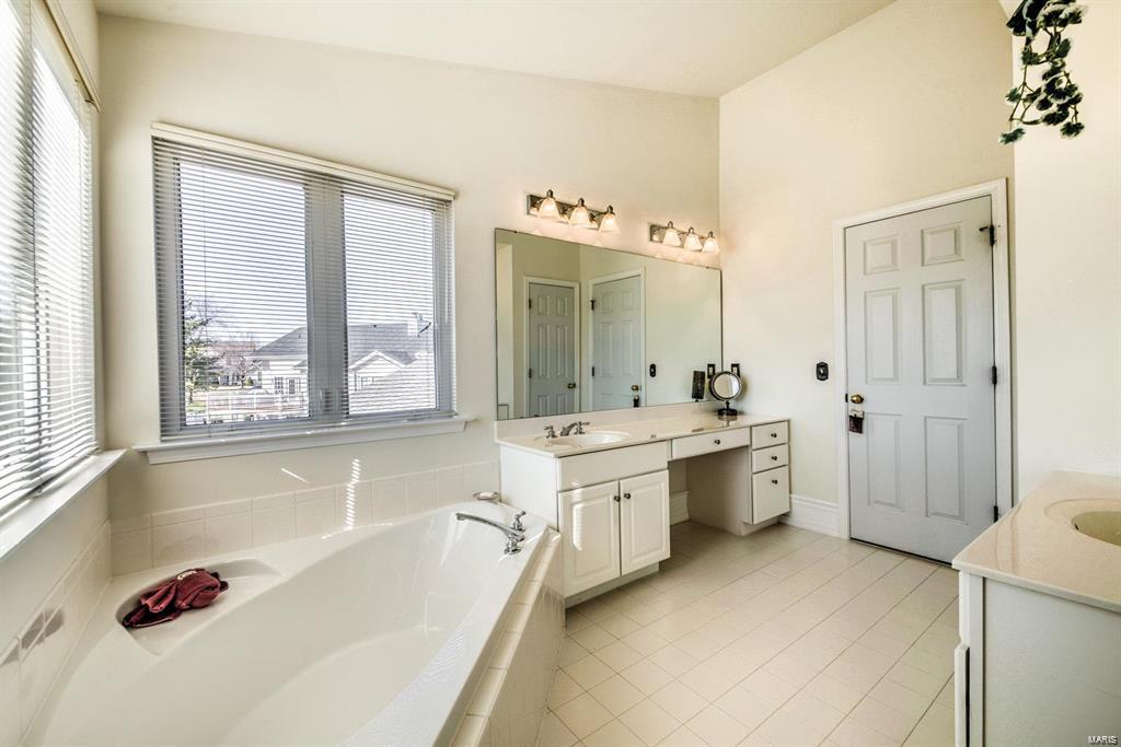 Est At Westchester Farm #3 - Residential