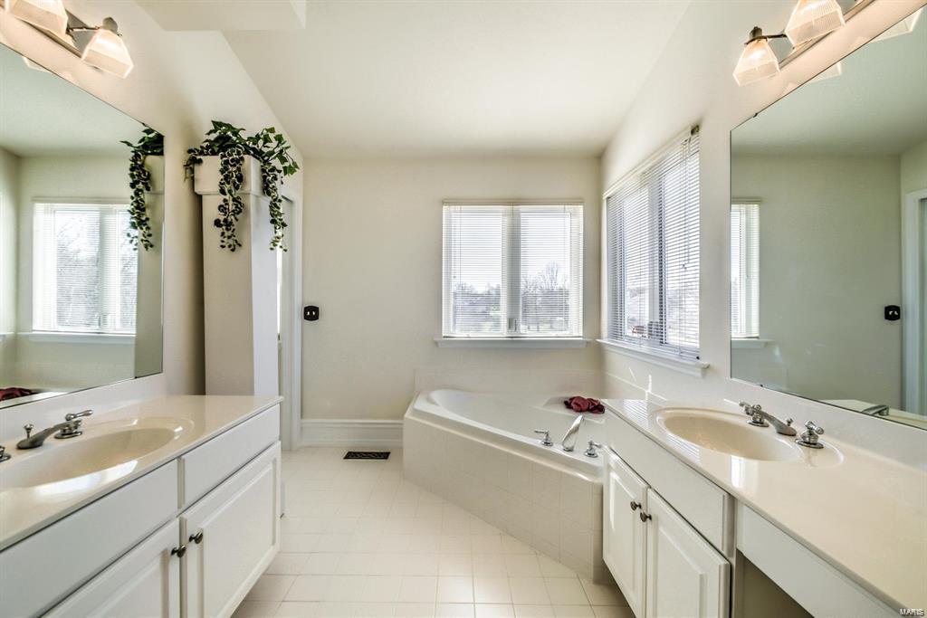 Est At Westchester Farm #3 - Residential