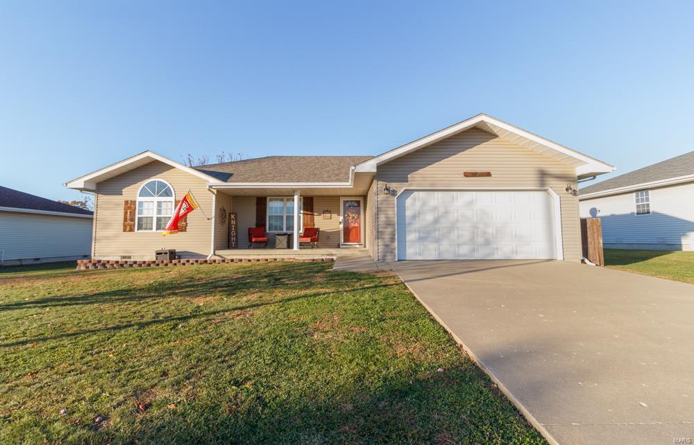 Charming home in a desireable neighborhood in Lebanon. This 3 bed 2 bath house has over 1600 sq feet. It is a split floorplan, meaning that the primary suite is on one side of the home and the two guest bedrooms are on the other. Backyard is fenced with steel reinforced posts. In 2019 a new roof and the fence were installed, 2021 new range installed, & 2022 hot water heater and dishwasher were installed. Lots of new to this home.