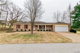 A truly rare opportunity in Raintree Plantation! Travel to where the beautiful golf course meets the 126 acre Lake and you will find this amazing Ranch! Your backyard will adjoin the 3rd Green and the 4th Tee Box affording hours of casual playtime and a spectacular view from the screened in porch!  Your front yard is a beautiful view of the large lake with all the wildlife and fish that go with it! While this 1/2 acre (+-) lot does not adjoin the water, you WILL have an UNOBSTRUCTED view of the lake and ANYTIME access as the common ground is the only thing separating you!  Keep your fishing pole handy! Your new home features gleaming hardwood floors, brick fireplace, MF Laundry (a must!), spacious bedrooms and baths, newer finishes too! The kitchen has newer appliances and adjoins the MF Lndry. The LL is finely finished with a half bath, bar area, dining, electric fireplace and much more! Be sure to click on the link to our aerial video and 3D Virtual Reality Tour! You can see it ALL!! Additional Rooms: Mud Room