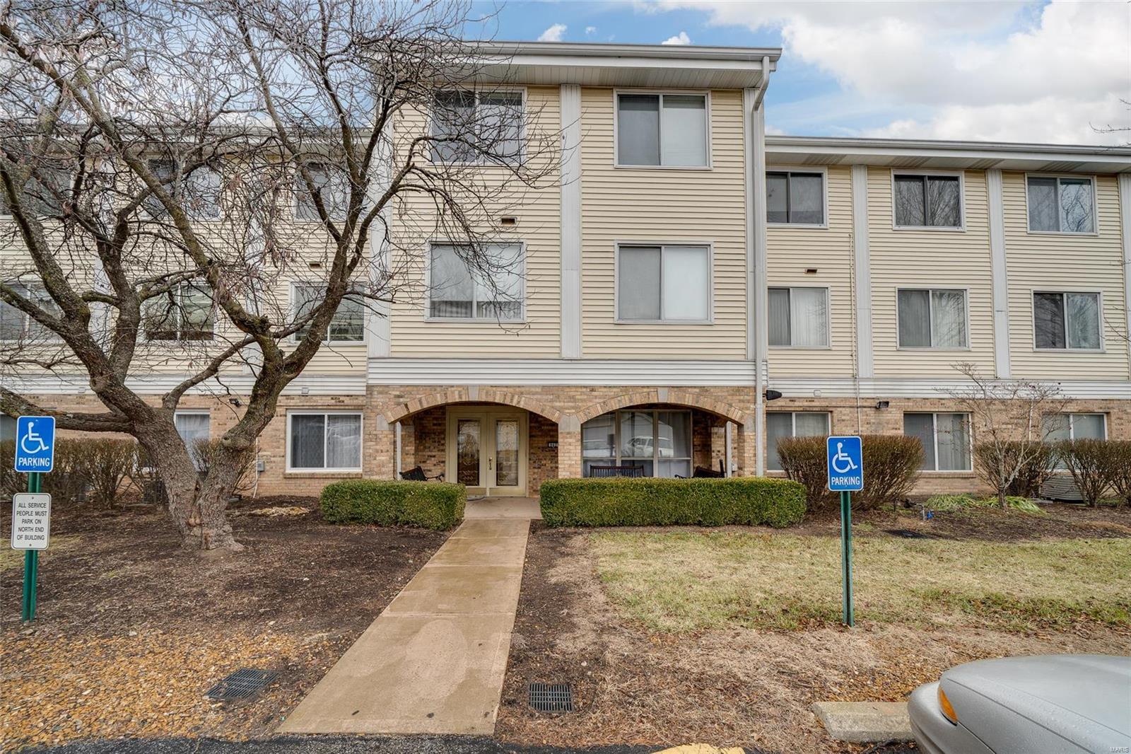 UPDATED 2 BED/2 BATH/1 CAR GARAGE CONDO IN TOP-RATED LADUE SCHOOL DISTRICT! Centrally located & near all Creve Coeur has to offer! This spacious END UNIT has PROFESSIONAL PAINT w/neutral color & BRAND NEW CARPET. Open floor plan w/family room & dining area combined & lots of recently added RECESSED LIGHTING throughout! Kitchen includes a newer refrigerator & dishwasher & a BRAND NEW STOVE/OVEN. LARGE MASTER BEDRM w/WALK-IN CLOSET & ADDITIONAL CLOSET for even more storage, & EN-SUITE BATH w/walk-in shower. Addtl bedroom & full hall bath complete the interior space. ADDITIONAL, PRIVATE STORAGE CLOSET is in hallway right next to unit. Community laundry room & trash chute is only steps away on the same floor, located in stairwell right outside this unit. This building has stairs to the 2nd level OR the CONVENIENCE of an ELEVATOR! To top it off, a 1 CAR GARAGE SPACE is included w/this unit! Access to Hwys & public transportation nearby! Make this your personal home AND/OR Investment today! Location: Corner Location, End Unit