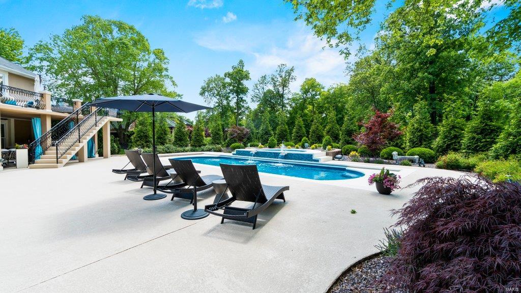 Windwood Lake Estate - Residential