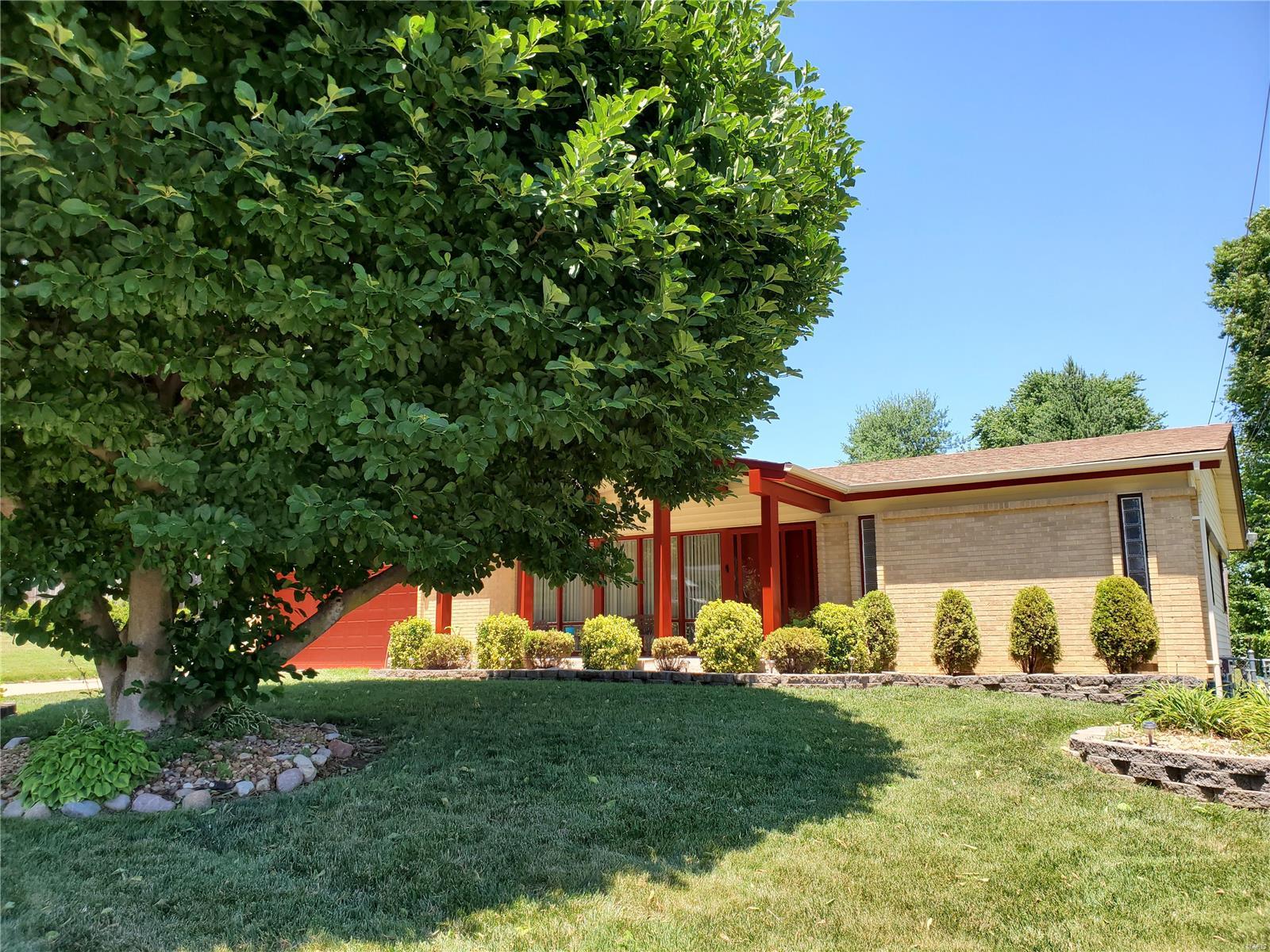 This property is Awesome!  Sellers are still moving out and should have everything out by July 15th  Excuse the boxes etc.  Sellers are still in the process of moving please excuse the inconvenience.  They might still be in the home during showings.
