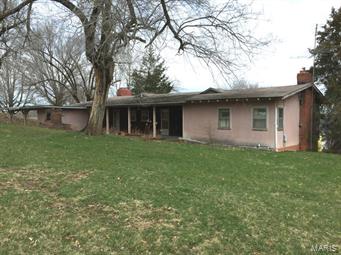 On A Corner Lot With A VIEW Overlooking DOWNTOWN HERMANN With Glimpses Of The MISSOURI RIVER. A Full Project To Make This Home Your Own!! Nice Shade Trees. Deer Tracks In The Yard.