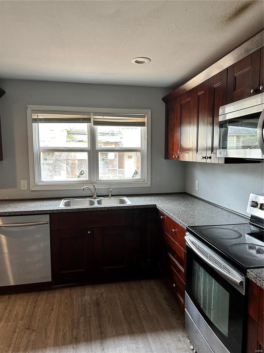 Looking for a large home to make your own? Look no further. Call me to view this!