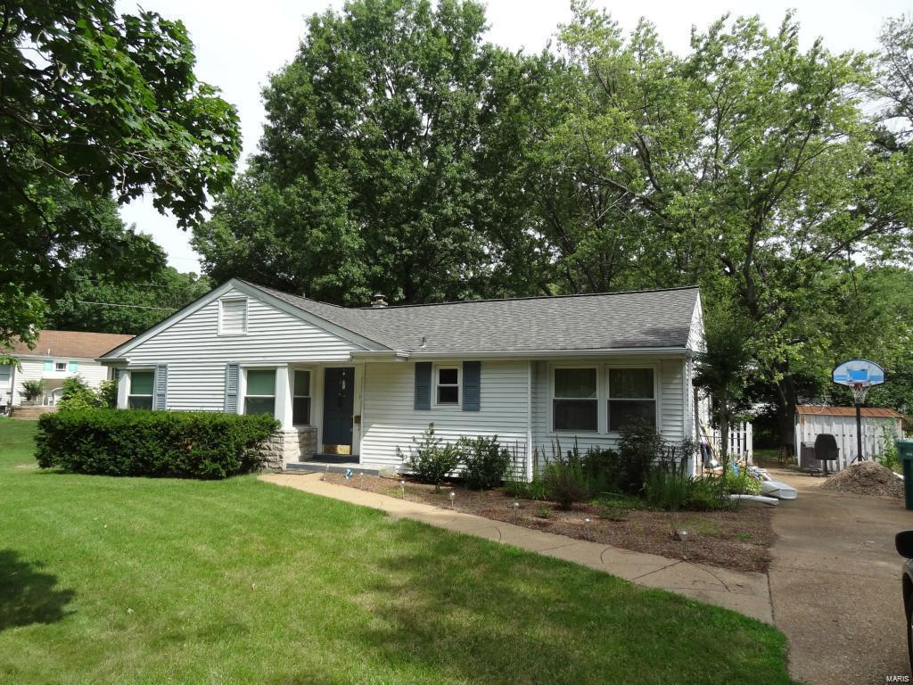 DEFINITELY A MUST SHOW! LOTS OF UPDATES in this airy and pristine 3 bedrooms ranch on a very nice quiet street surrounded by many more expensive homes! hardwood floor allthrough the house except one bedroom floor with carpet. Finished basement with laundry ready to use, beautiful eat-in-kitchen with all nice cleaned appliances, lots of fresh paint/decor a-n-d easily accessible to schools, parks, pool, rec center, H44, metro-link and retail!