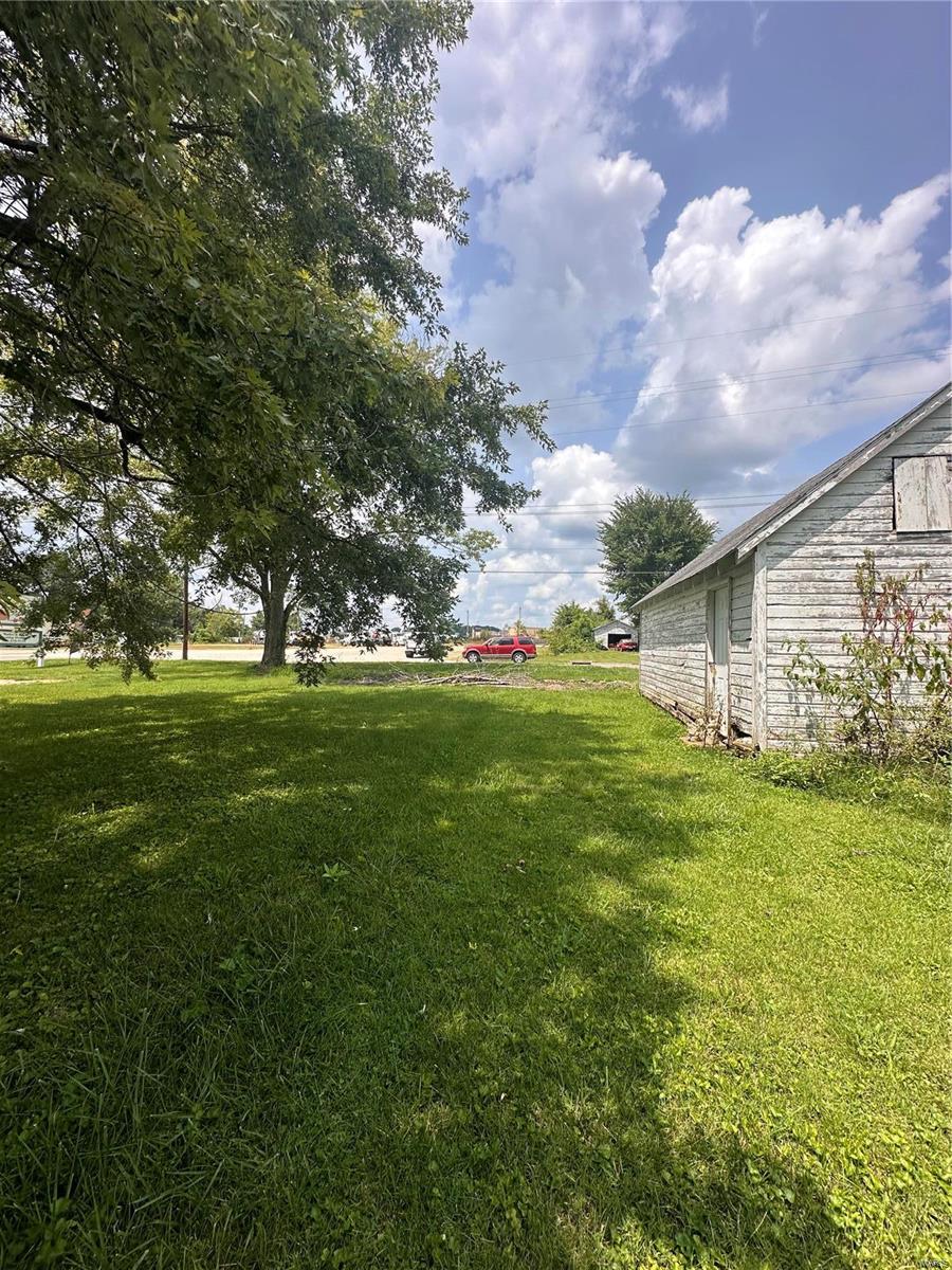 Great building lot conveniently located near shopping, restaurants, hospital and schools!