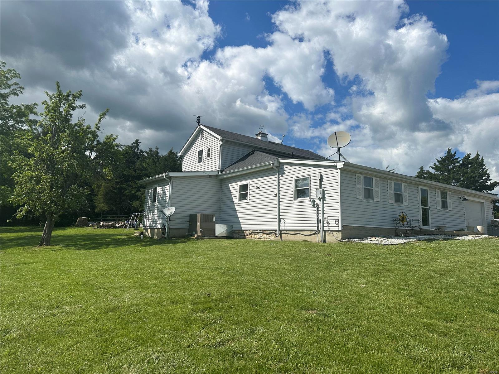 CHARMING 3-BEDROOM, 2-BATH COUNTRY FARM HOUSE WITH 30' X 36'  SHOP,  & 21 ACRES AWAITS A NEW FAMILY. HOME HAS BEEN REMODELED WITH MANY UPDATES & ADDED ON IN THE PAST. PROPERTY HAS SOME FENCING &  2-STOCKED PONDS ON THE PROPERTY.