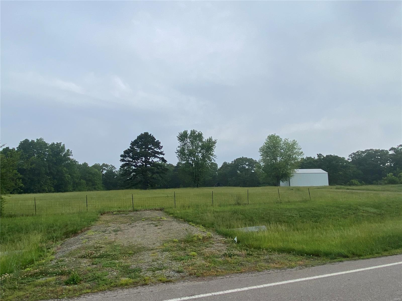 44 acres with state Hwy frontage, electric, county water, pole barn and old home site.