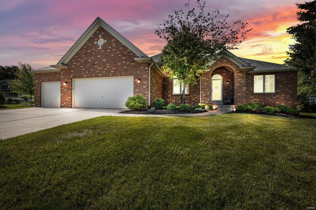 Showings begin Fri, June 21 at 10am until Sun, June 23 at 5pm. All offers due by Sun, June 23 at 7p. Response time of Mon, June 24 at 7p.
Thank you in advance for showing this AMAZING Lake St. Louis beauty! Prepare to be amazed with the open floor plan, Chef's kitchen with wood floors, custom island and all new lighting. 10 foot ceilings in the dining room and great room! Master bath has whirlpool tub, vanity, granite top, ceramic flooring and surround. Lower level remodeled 2022 with full bath, office/bedroom and a large open rec area. New furnace, A/C and water heater installed in November 2019. New roof 2021. Picturesque landscaped yard with patio off the breakfast room. 
Plus all the amenities Lake St. Louis has to offer! Clubhouse with pool, tennis, pickleball, golf and boating privileges.
For more information refer to this link: https://lslca.com/web/pages/new-residents
See FEATURE SHEET attached to supplements for numerous upgrades the Sellers' have completed.