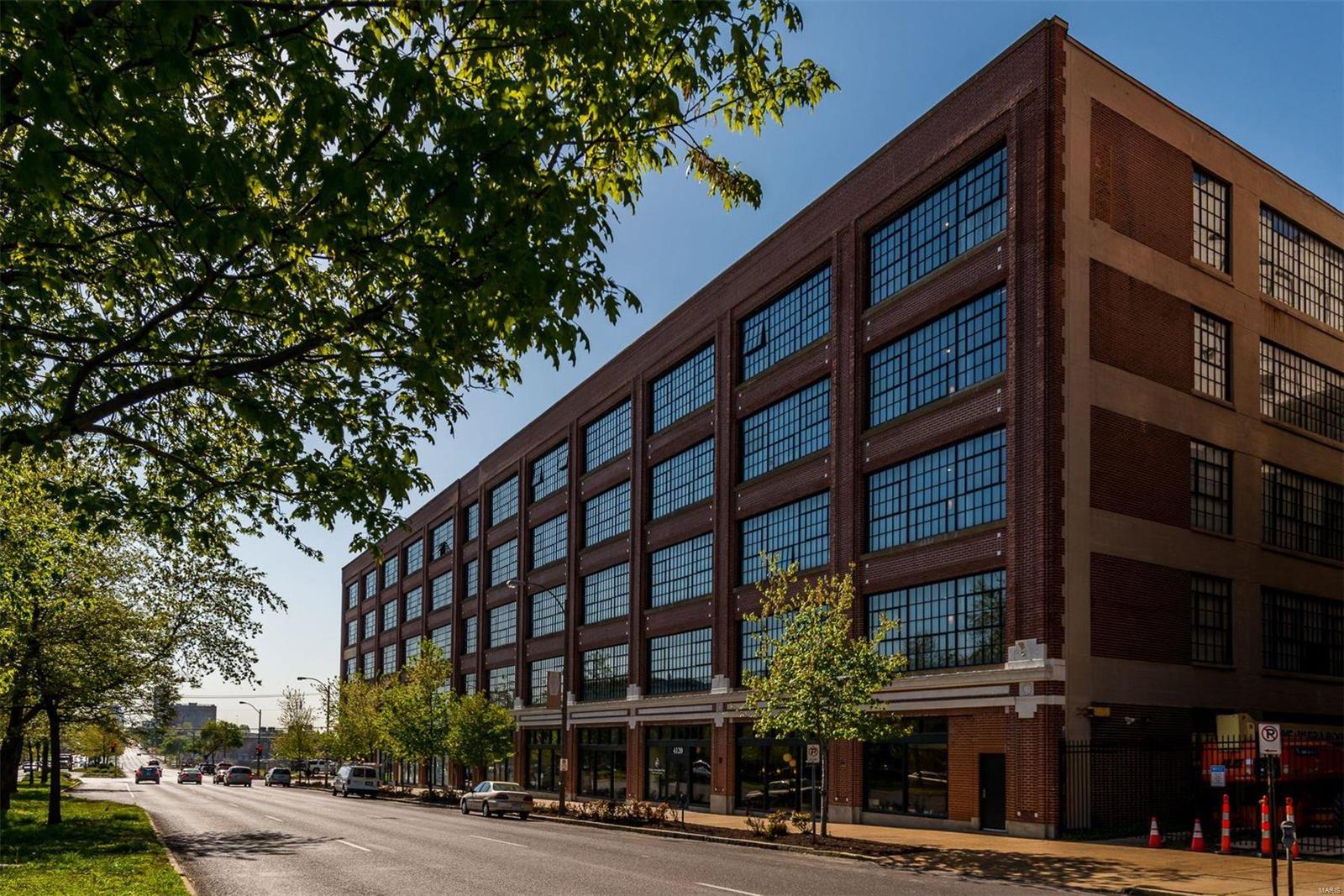 Stylish urban loft loaded with updates! Nestled in a vintage building, this contemporary space is filled with all the chic finishes you desire including wide plank pre-finished wood floors, granite counter-tops, Italian cabinetry, stainless appliances & updated designer lighting. A large bedroom suite with a walk-in closet & spa-like bathroom, open living area with built-ins, a private screened in porch with gas hook-up for grilling (grill included), a den/office space, half bath & laundry closet (washer/dryer included) provide ease in everyday living and entertaining. Other updates include subway tile backsplash & newer carpet. Parking & storage space included. West End Lofts is a full amenity building with a pool, fitness center, guest suite, billiards room & SECURE/GATED PARKING. This lifestyle community is perfectly situated in the Central West End in close proximity to Barnes, Wash U Med School, SLU, the Cortex District & City Foundry. Condo fee includes everything but electric! Location: City, Upper Level