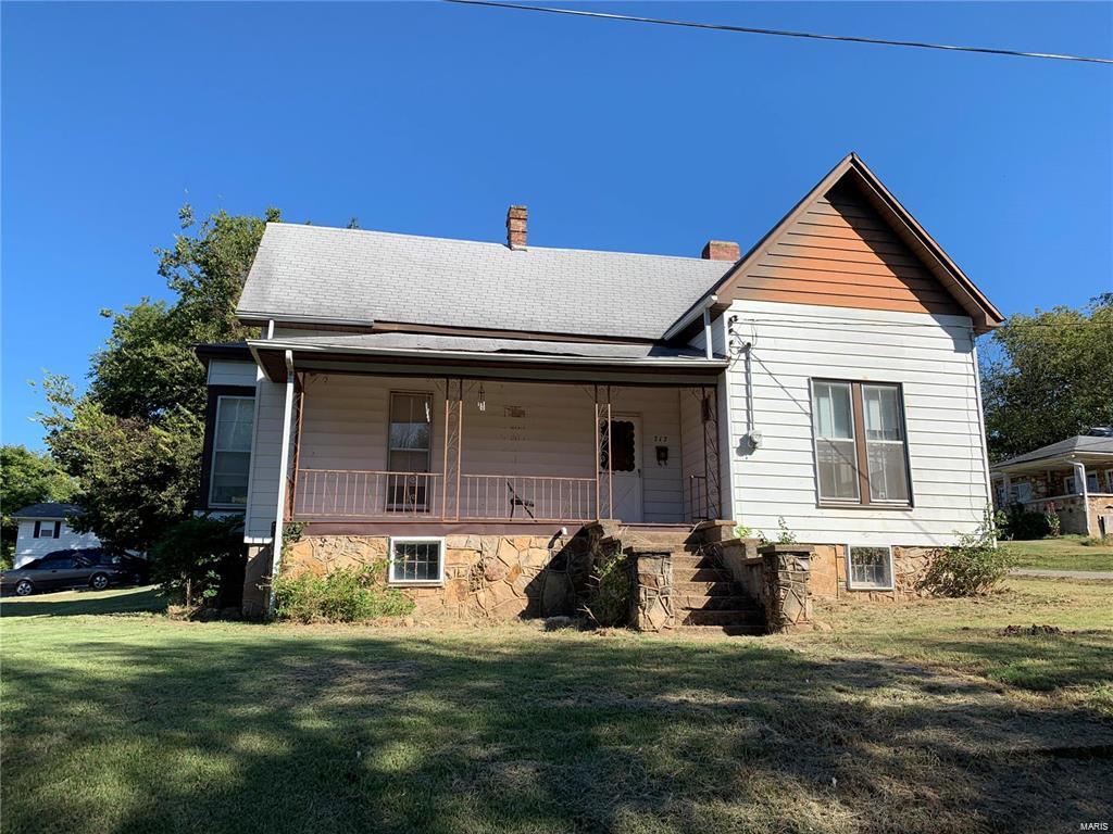 Check out this nice starter home or investment property with positive cash-flow potential!  This 2 bedroom/ 1 bathroom home is located on a nice corner lot with covered parking.  This property will make an ideal family homeplace featuring large rooms and kitchen.  Call today for your private showing.