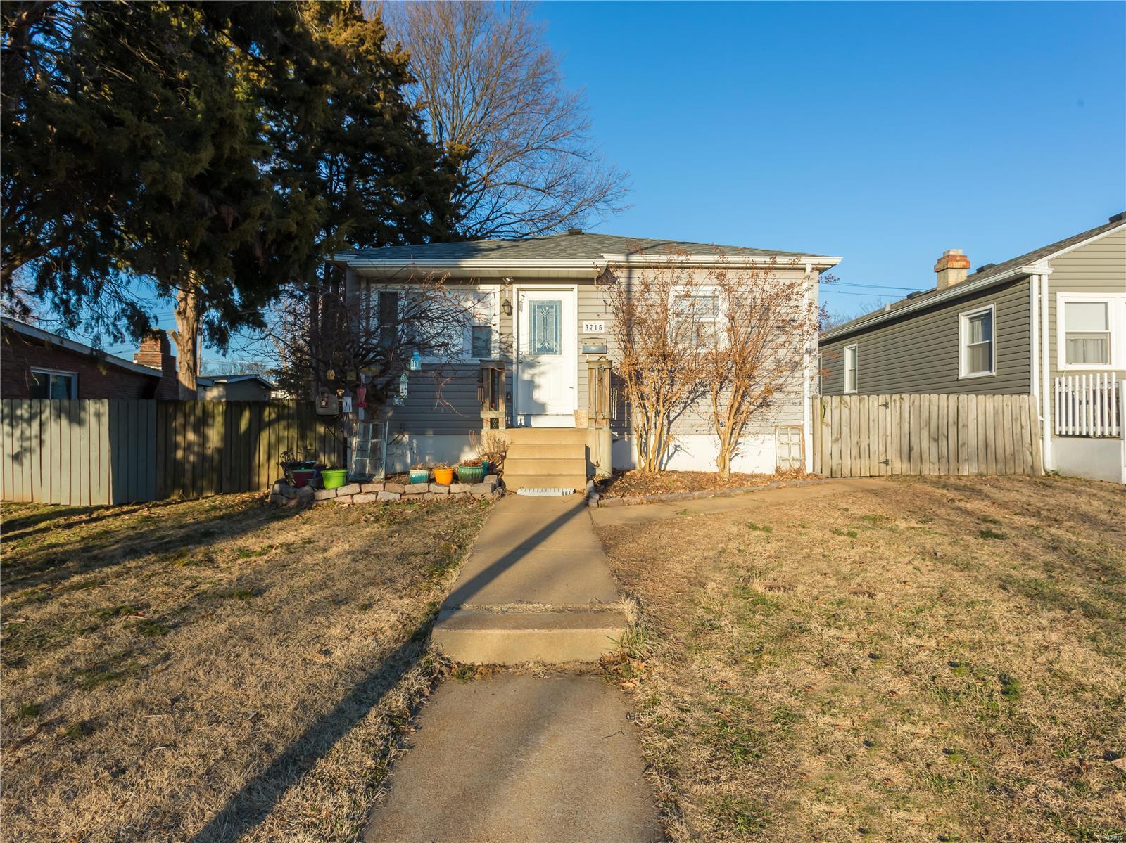 This is one house you don’t want to miss out on! It is 3 bed 2 bath house in south city for a great price. Features to note are 2 full bathrooms (very difficult to find at this price), a finished basement that can give you extra living space and a potential office and sleeping area, a 2 car garage, storage shed and a large back yard with a nice deck for those spring bbqs. The open kitchen and living area make for great entertaining space.
