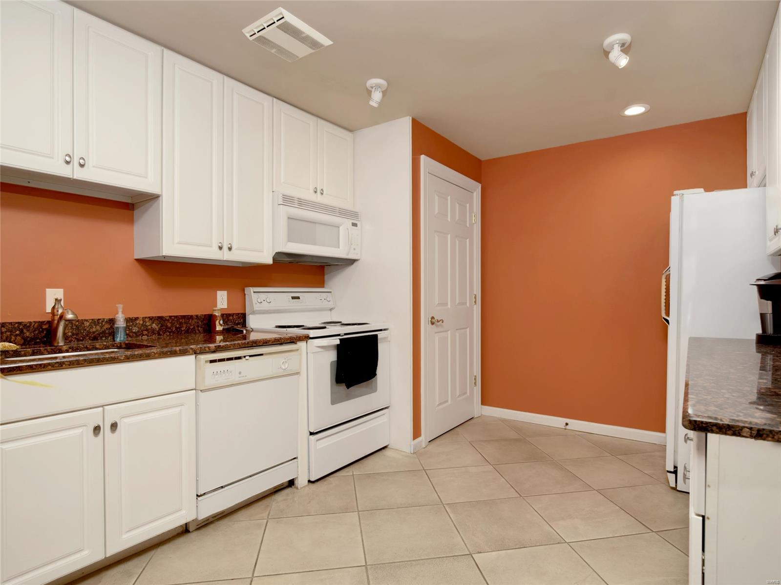 Claytonian A Condo Amd - Residential