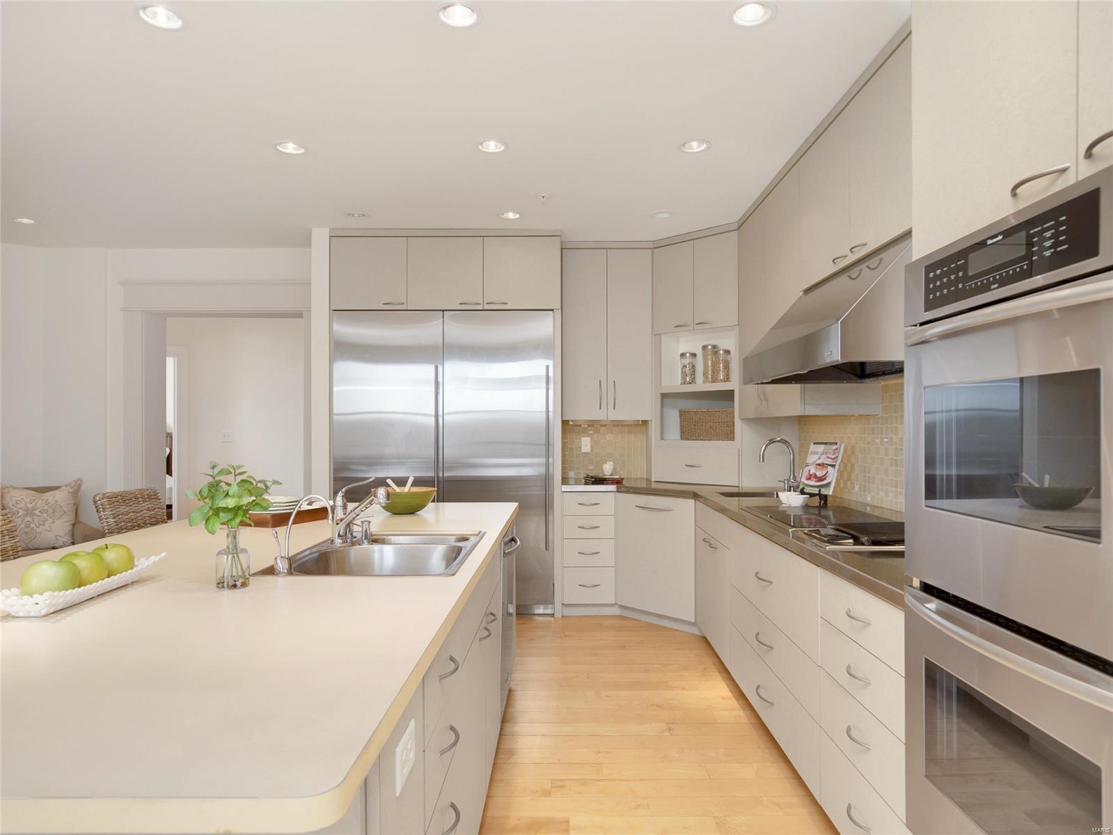 Claytonian A Condo Amd - Residential