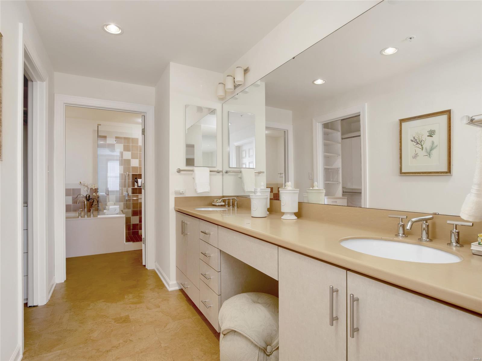 Claytonian A Condo Amd - Residential