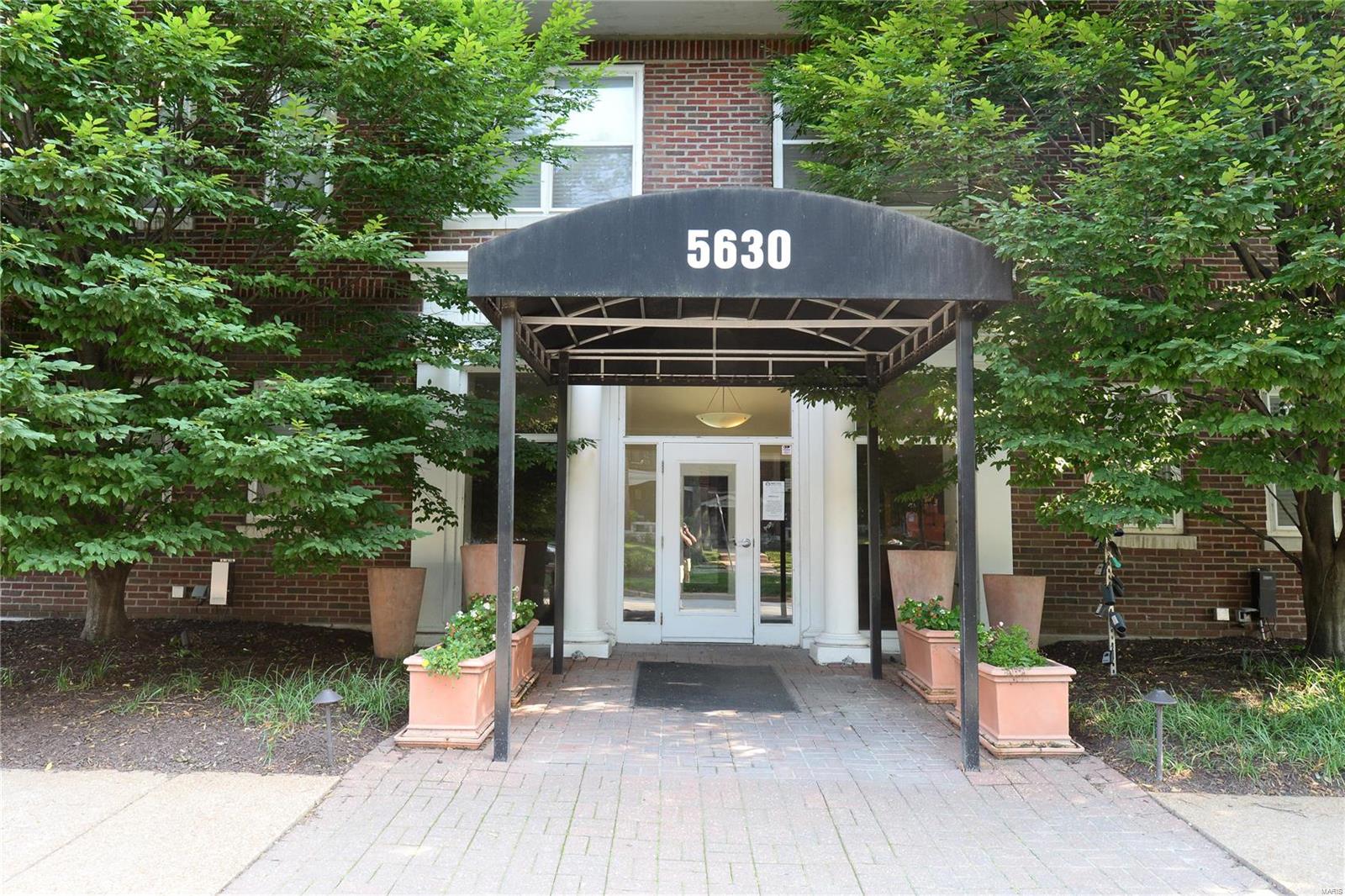 Pershing Ave Condo - Residential