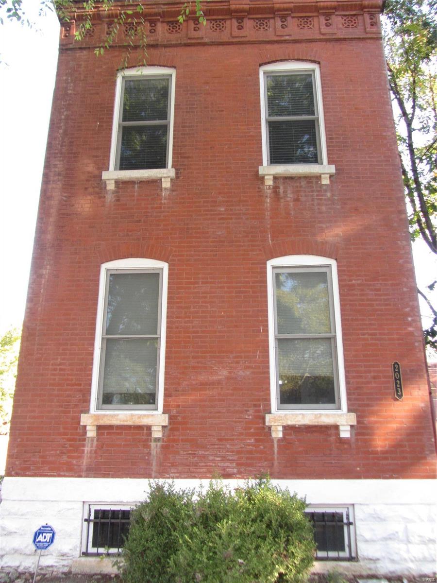 Check out this great all brick 2 family property with lots of character and located in the wonderful Benton Park neighborhood. Located directly across from Fremont Park, this 1st floor unit has 1 bedroom and 1 full bathroom. The unit was rehabbed around 2008 and is in great condition. Wood floors throughout with brick wall accents. Eat in kitchen with pantry and electric stove. The property sits in a quiet neighborhood blocks away from Blues City Deli and many other great restaurants. Downtown and highway access just minutes away.