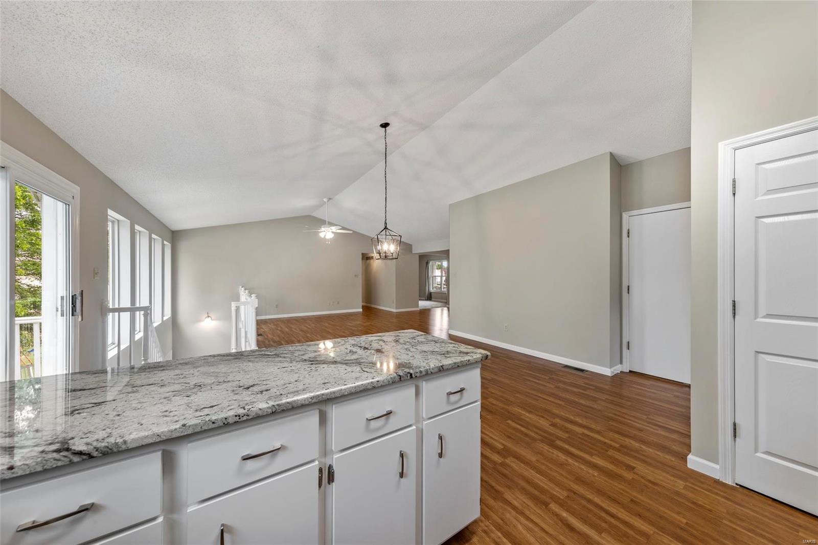 Country Crossing Manor - Residential