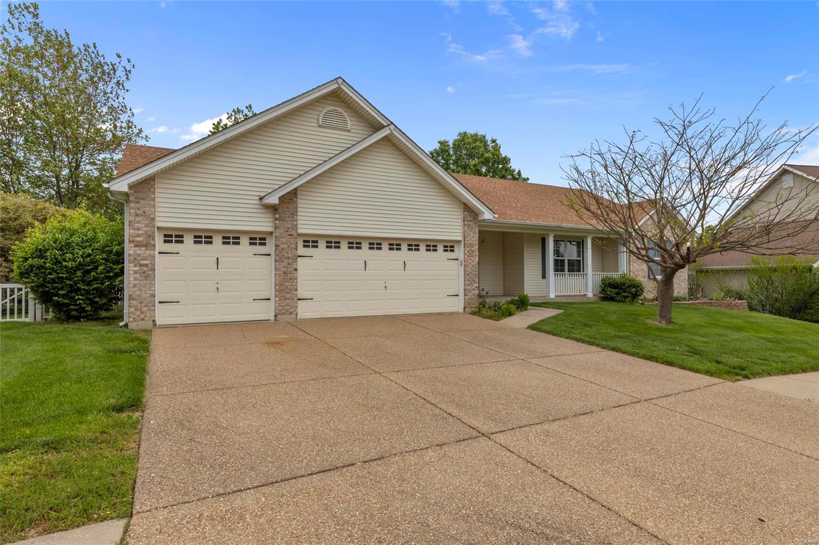 Country Crossing Manor - Residential