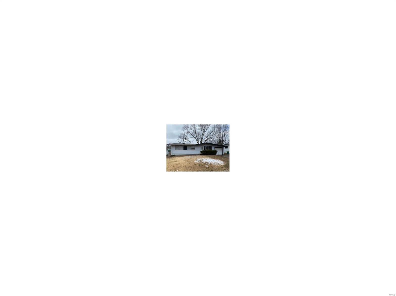 Wow! Nicely updated 3 Bedroom 1 Bath home with hardwood flooring throughout. Fresh paint. The basement is usable but not finished. The owner pays the sewer. Nice large fenced yard, don't miss this opportunity!