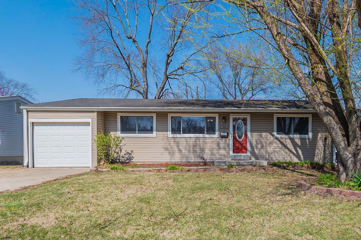 This Florissant one-story home offers a one-car garage. This home has been Virtually Staged to illustrate its potential.
