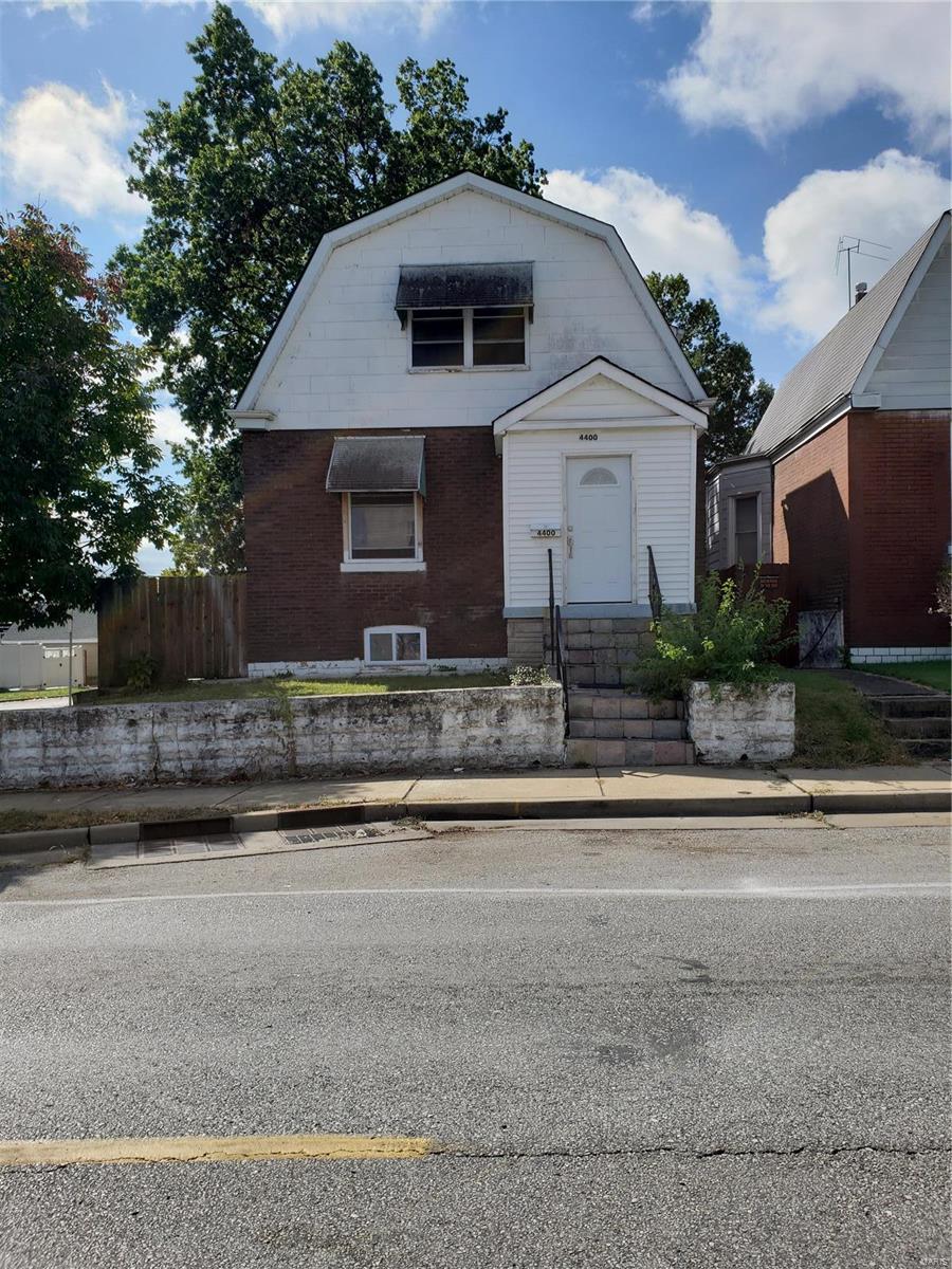 FOR COMP PURPOSES. Nice 2 bed 2 bath 2 story in South City! As you enter home enclosed 8x5 room to hang jackets & leave shoes! Updates include newer HVAC, water heater, 2nd floor bath, laminate floors, some windows, lower level family room & full bath, kitchen w/ oak cabinets, granite countertops, stainless range & dishwasher, tile backsplash & vinyl floor. 2nd bed has 15x9 sitting room w/ 3 sides windows. Enjoy the backyard w/ newer patio, also newer side sidewalk. Coffee cafe across the street for Am Joe & walk to Das Bevo for evening out.