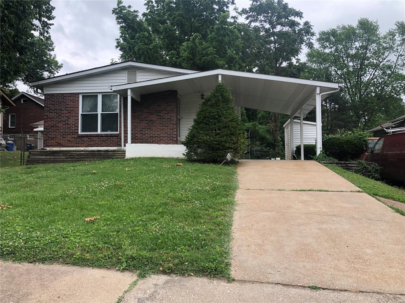 Well maintained contemporary feel,full brick Overland home has open floor plan,RVparking,hardwood flooring,beamed living room.
2010 updated kitchen has glass tile backsplash,2019 stove has 5th griddle burner,pullout shelves,pantry,pot rack,extra cabinets,ceramic tile floor,lited ceiling fan w/dimmer,bench,opens to LR.Baths updated 2019!King size bed fits in Master suite w/hardwood,updated bath w/adult height lav stylestone top,ceramic tile,slow close lid.Updated 2019 hall bath w/glass top adult height lav,tub&surround.Full basement is fresh &clean.2nd driveway perfect for RV camper/trailer/project car + covered parking&patio area!Lots of extra parking.Nice mostly fenced yard has handy shed.Entry has cut glass look insulated door,pull down screen(in both storms), loset,hardwood.5'Andersen window (2019)in beamed livingrm.Covered front porch.Fridge,washer&dryer(2019) can stay!Home protection plan offered.Award winning Wyland elementary.PassedOccupancy.Energy efficient certificate!