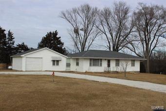 Back on the market through no fault of sellers!
3 bed, 1 bath 1575 sq ft ranch home on 4 acres. Original hardwood floors, built in curio cabinet, MFL, utility room, bonus room and 1 car attached garage! Newer central AC/Furnace and roof! NO KNOWN RESTRICTIONS!!