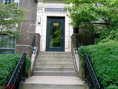 Open Friday, June 3, 5-6. Access, #48 on front keyboard. Spacious two bedroom, one bath condo with fully equipped galley kitchen, in unit stack washer dryer, separate living and dining rooms and one basement garage space. Located in a quiet pocket of DeBaliviere Place......walk everywhere or take the Metro. See attached credit application. Credit application $50 for each person on lease. $250 move-in fee. Minimum one year lease. Location: City, Upper Level