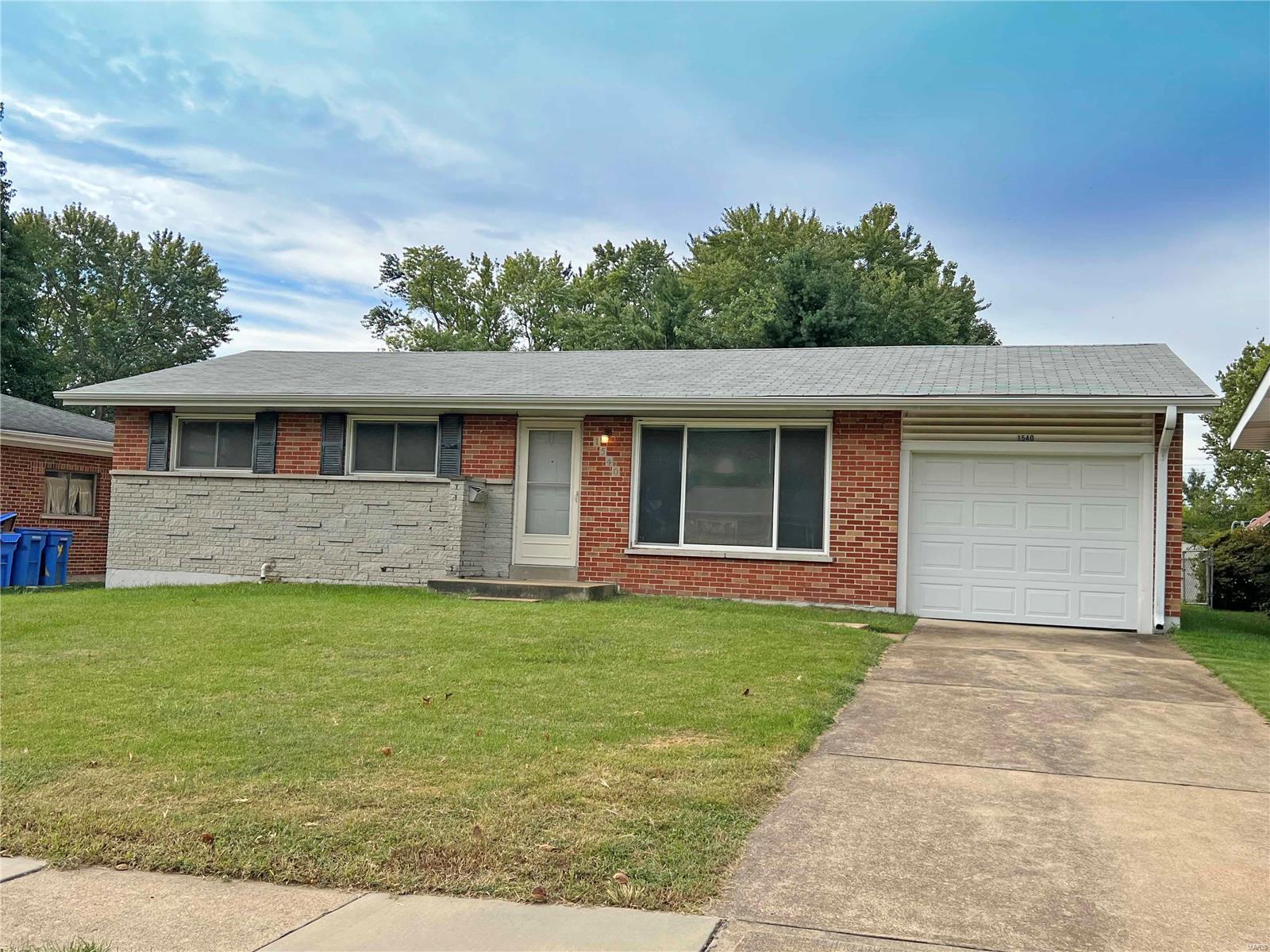 Welcome Home! This single family brick ranch home is ready for you! There are 3 bedrooms and 2 full baths. The
hardwood floors have recently been refinished and there is neutral paint throughout to compliment any decorating
style. The large kitchen has new vinyl plank flooring and a stainless steel refrigerator, wall oven, and cook top. There
are newer windows and the full basement is super clean and waterproofed for great storage space! Attached 1 car
garage and a huge level fenced back yard and storage shed. Located in an established neighborhood with mature
trees. Near Lindbergh Boulevard for quick access to 270, 170, 70 and the Airport! Plus, convenient nearby shopping
and dining. There is an additional fee of $65 per month for sewer. Longer leases are welcome!