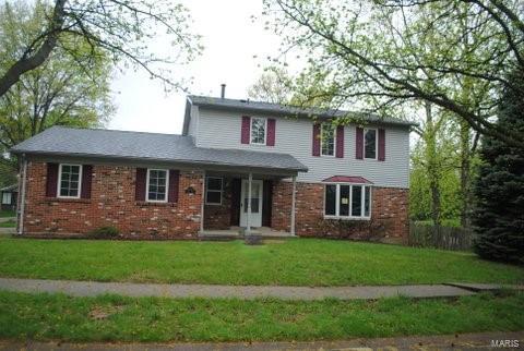 Great 4 bedroom 2.5 bath home on a culd-e-sac with a fenced yard. This house features a  large living room, Family Room with fireplace, Eat in kitchen with plenty of counter top space and separate formal dining room. This is a Fannie Mae HomePath Property. SpecialListingConditions: Foreclosure