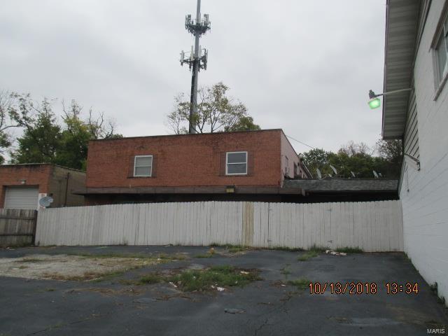3104 Woodson consists of 22 efficacy apartments. 19 have kitchen facilities and 3 do not. At this time 15 units are rented, 13 kitchen units and 1 without. On going repairs on other units to make them ready for rental . Figures are based on all 22 units being rented.  There is plenty of room for parking with space for more then 30 cars. 5 units are handicap accessible. Rent includes all utilities and is $550 for 3 units and $600 for 19 units. Shown by appointment only. Please do not disturb tenants