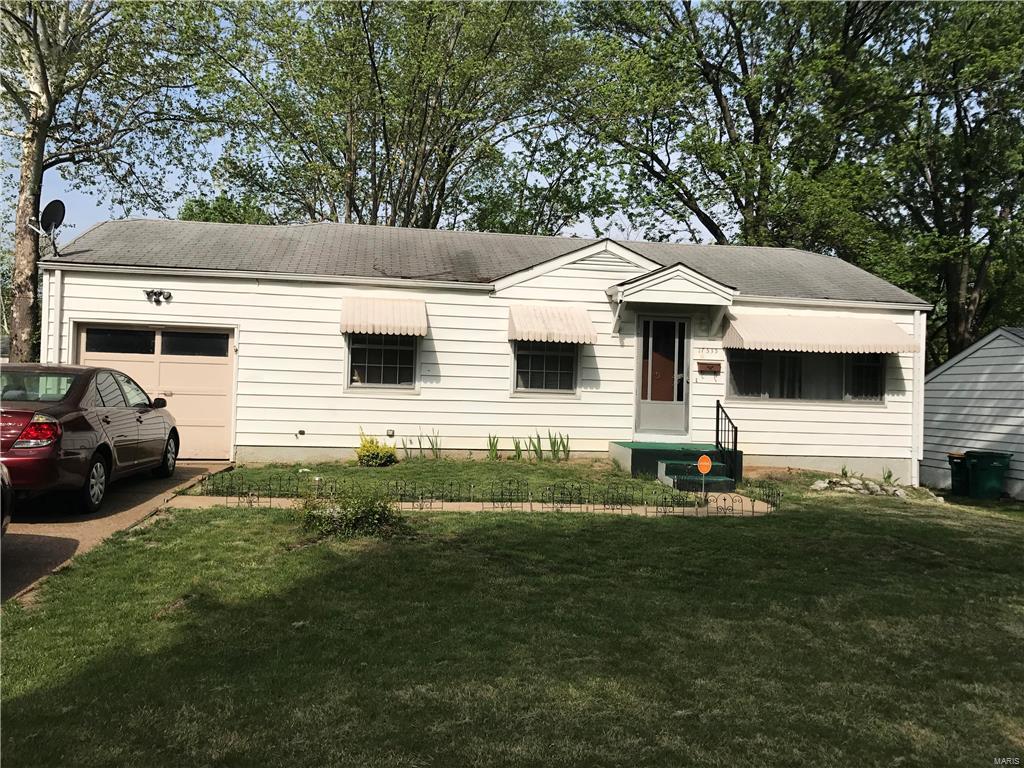 Great investment opportunity, Lots of potential in this property but needs work. This is a true 2 bedroom 2 bath.  Property being sold as-is, Short-Sale... SpecialListingConditions: Short Sale