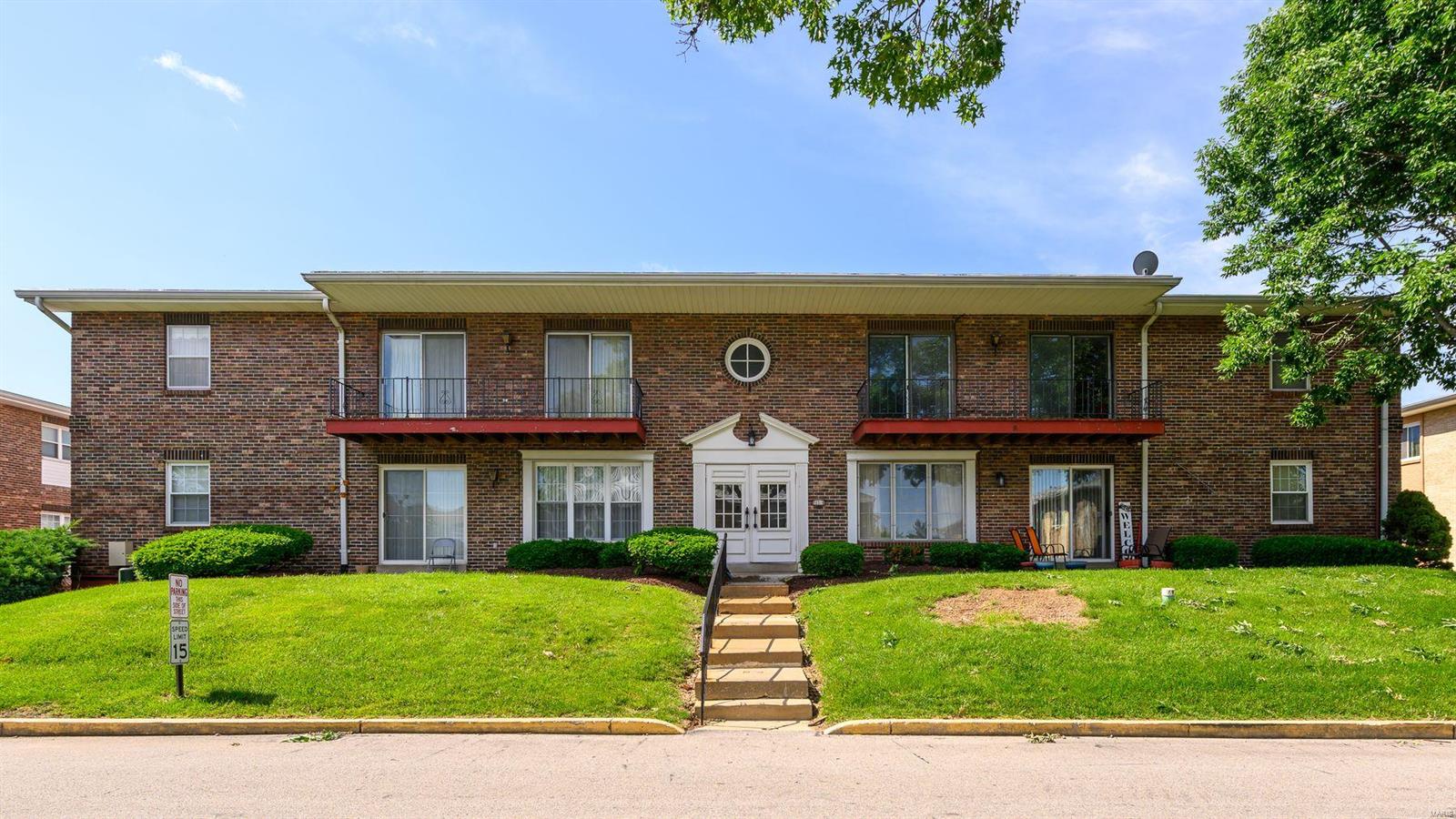 Welcome to this 1st floor bright and spacious 2 bed 2 bath condo. Open living room/dining room areas with slider to balcony. Eat-in kitchen offers electric cook-top, pantry, dishwasher, oven and microwave along with an additional slider leading to balcony.  Nice sized primary bedroom featuring full bath, large closet and stackable washer/dryer. Secure building, 2 car tandem parking, large storage area and additional community laundry located in basement. Community clubhouse and swimming pool. HOA will be addressing the balcony deck flooring this summer.
Just minutes from grocery stores, restaurants and highway. Don’t miss this one! Location: Ground Level