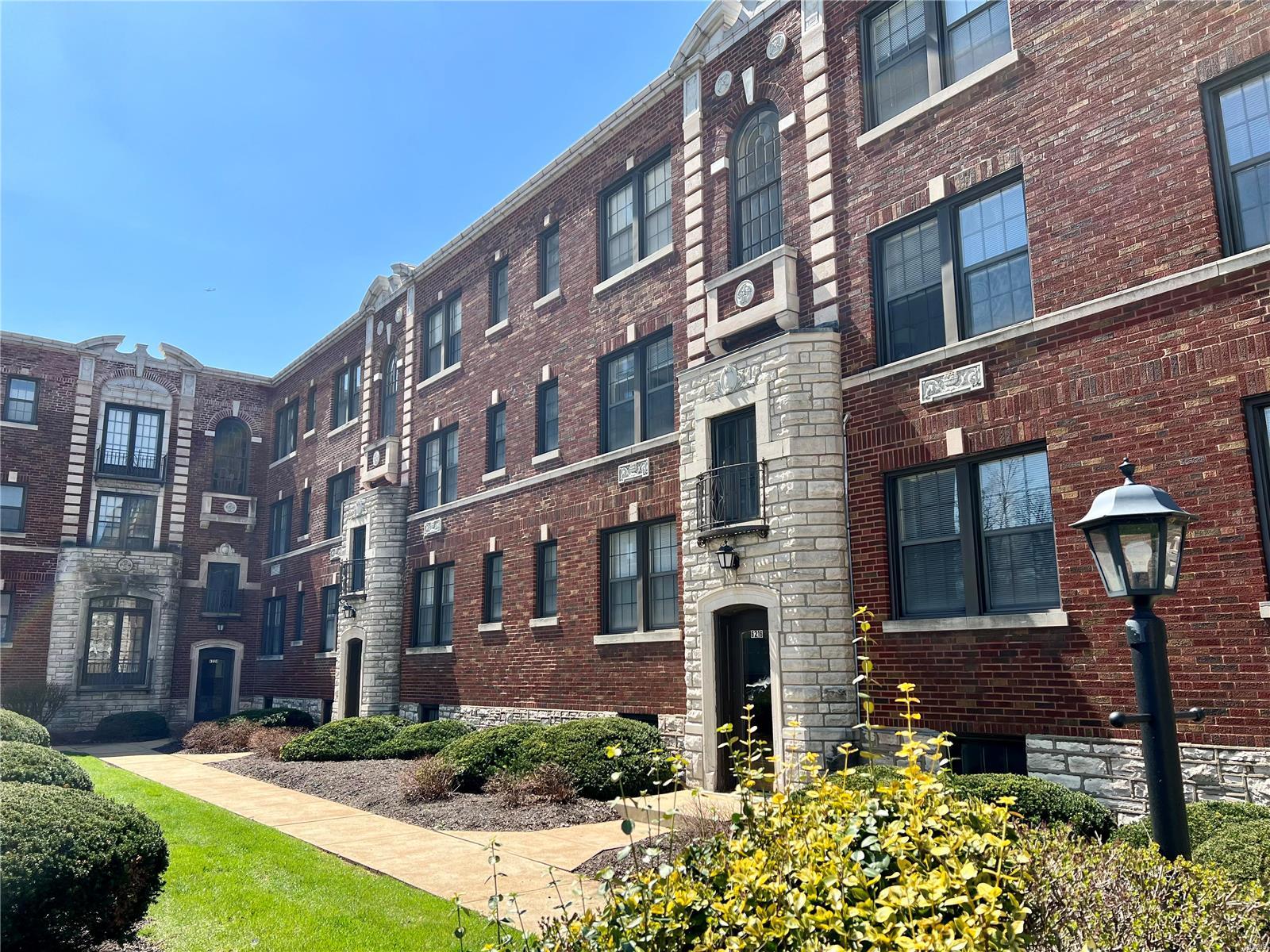 The beautiful 1926 stonework archway greets you as you enter these Fantastic 1 Bed-1 Bath Apartments in the desirable DeMun neighborhood! Wake up to gorgeous views of Forest Park, as well as original hardwood, archways, and built-in shelving. Your morning coffee at Kaldi’s is but a tree-lined block away, as is Washington University, the University City Loop, DeMun Park, and Concordia. In a wonderful location, there is quick access to MetroBus and Highway 40/64.