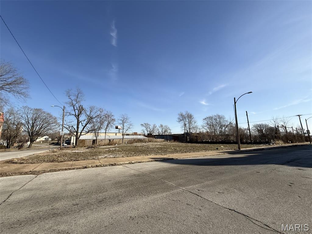 Residential lot for sale. Near new development. Willing to sell with adjacent lots 1417 and 1425 Palm St. Zoned for multifamily.