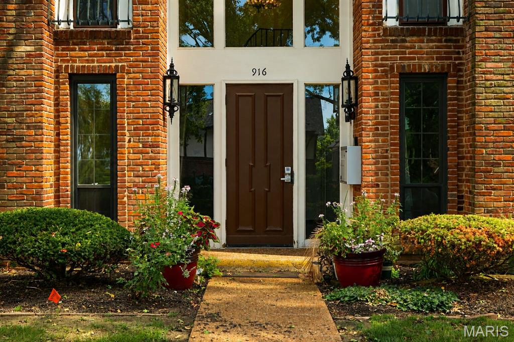 Cambridge Courts Condo - Residential
