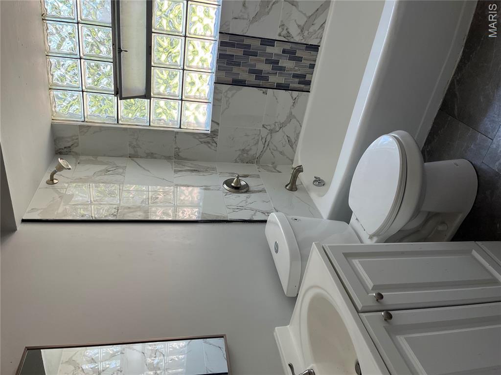 West Walnut Manor - Residential